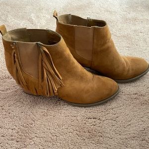 American Eagle Size 10 camel fringe booties